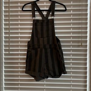 Urban outfitters overall shorts size small